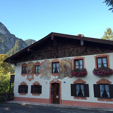 Ferienwohnungen Im Lueftlmalereck, Mussldomahaus Oberammergau Luaran gambar