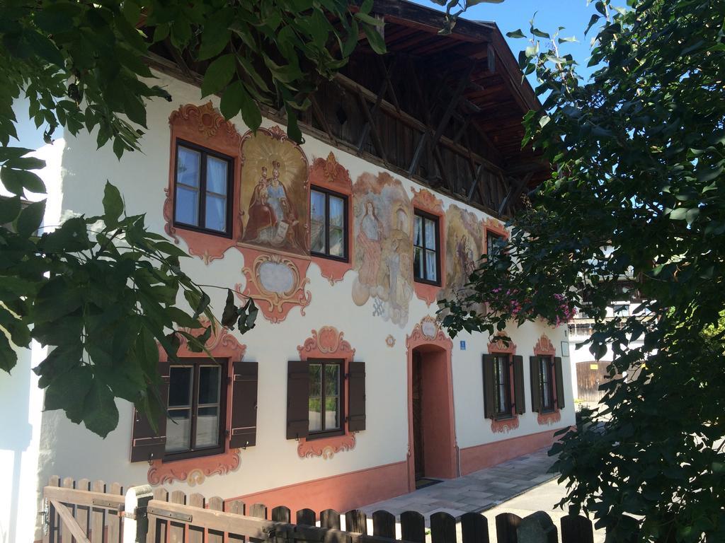 Ferienwohnungen Im Lueftlmalereck, Mussldomahaus Oberammergau Luaran gambar