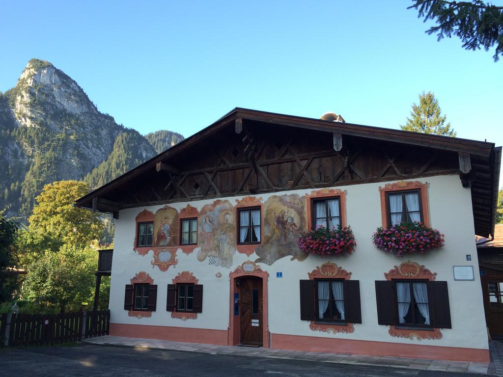 Ferienwohnungen Im Lueftlmalereck, Mussldomahaus Oberammergau Luaran gambar